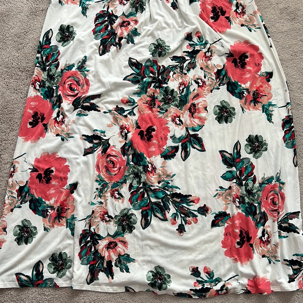 Beautiful floral maxi dress - Picture 4 of 7